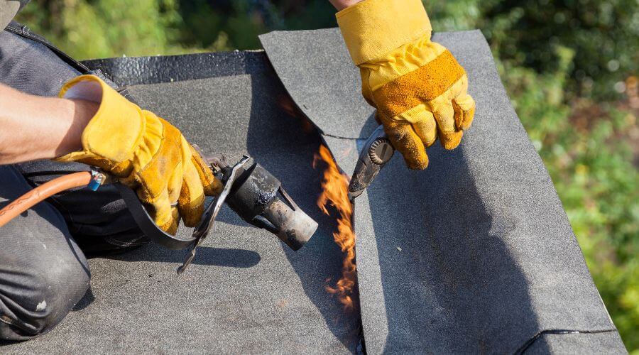 Professional gutter cleaning in Ama, LA